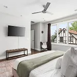 Holiday home Modern Luxury With Rooftop Deck, 3 Mi To Downtown *