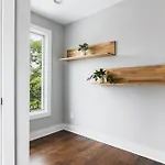 Holiday home Modern Luxury With Rooftop Deck, 3 Mi To Downtown