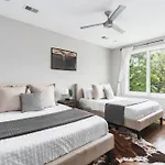 Modern Luxury With Rooftop Deck, 3 Mi To Downtown *