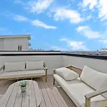 Holiday home Delight - Fun Murals & Downtown Views *
