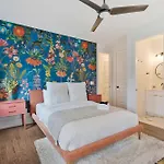 Delight - Fun Murals & Downtown Views Nashville