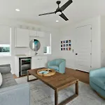 Delight - Fun Murals & Downtown Views Holiday home