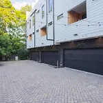 Structure At 8Th Argyle Elite Nash Vacation Spot