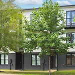 Structure At 8Th Argyle Elite Nash Vacation Spot