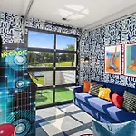 Pop Art Retreat On Legendary 8Th - Walk Everywhere