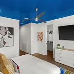 Pop Art Retreat On Legendary 8th - Walk Everywhere Holiday home