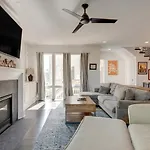 12 South Charmer 3 Bedroom With Rooftop Patio Holiday home Nashville