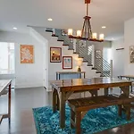 12 South Charmer 3 Bedroom With Rooftop Patio