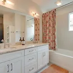 12 South Charmer 3 Bedroom With Rooftop Patio Holiday home