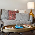Only 4 Miles To Broadway With Free Parking And Tvs In Bedrooms