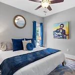 Only 4 Miles To Broadway With Free Parking And Tvs In Bedrooms Apartment Nashville