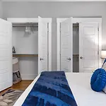 Only 4 Miles To Broadway With Free Parking And Tvs In Bedrooms Apartment *