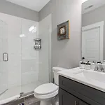 Apartment Only 4 Miles To Broadway With Free Parking And Tvs In Bedrooms *
