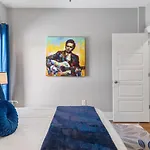 Only 4 Miles To Broadway With Free Parking And Tvs In Bedrooms Apartment *