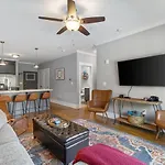 Apartment Only 4 Miles To Broadway With Free Parking And Tvs In Bedrooms *