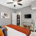 Only 4 Miles To Broadway With Free Parking And Tvs In Bedrooms