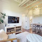 Apartment The 1865 #412 *