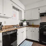 Relax And Unwind On Music Row