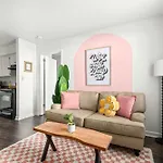 Relax And Unwind On Music Row