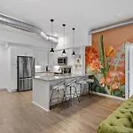 Wild & Chic Suite - Walk To Broadway-Rooftop Pool!