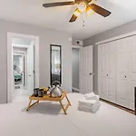 3 Units - Sleeps 24 - Mins To Downtown And Airport Apartment