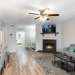 3 Units - Sleeps 24 - Mins To Downtown And Airport Apartment *