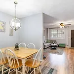 3 Units - Sleeps 24 - Mins To Downtown And Airport Apartment