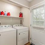 Freshly Renovated - Minutes From Downtown & Bna Apartment *