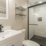 Apartment Freshly Renovated - Minutes From Downtown & Bna *