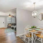 Cute & Cozy - Minutes From Downtown & Bna Apartment Nashville