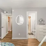 Cute & Cozy - Minutes From Downtown & Bna Apartment