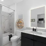 Luxury Riverview Walk To Broadway With Garage And Patio Holiday home Nashville