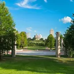 Luxury Riverview Walk To Broadway With Garage And Patio