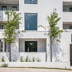 Luxury Riverview Walk To Broadway With Garage And Patio Holiday home *