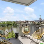 Luxury Riverview Walk To Broadway With Garage And Patio Holiday home *