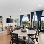 Luxury Riverview Walk To Broadway With Garage And Patio Holiday home *