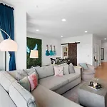 Luxury Riverview Walk To Broadway With Garage And Patio *