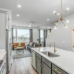 2 Townhomes - Sleeps 24-rooftop Patios *