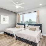 Holiday home 2 Townhomes - Sleeps 24-rooftop Patios