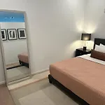 Stylish Riverfront Eve 305 - Free Parking * Nashville
