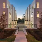 Broadview At The Gulch - Rooftop Lounge With Views