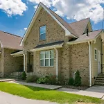 Huge Home For Groups Near Downtown