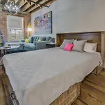 Luxe Loft With Speakeasy Parking And 2 Mi To Broadway *