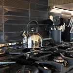 Modern Stunner 5 Min To Dt Hot Tub Rooftop Views Holiday home *