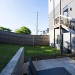 Modern Stunner 5 Min To Dt Hot Tub Rooftop Views Nashville
