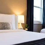 Modern Stunner 5 Min To Dt Hot Tub Rooftop Views * Nashville