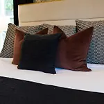 Holiday home Modern Stunner 5 Min To Dt Hot Tub Rooftop Views Nashville