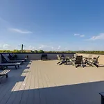 Modern Stunner 5 Min To Dt Hot Tub Rooftop Views Holiday home *