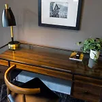 Holiday home Modern Stunner 5 Min To Dt Hot Tub Rooftop Views *