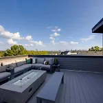 Modern Stunner 5 Min To Dt Hot Tub Rooftop Views Holiday home Nashville